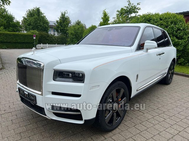 Rental Rolls-Royce Cullinan White in Dusseldorf airport