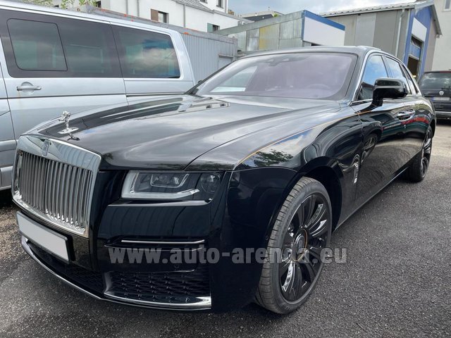 Rental Rolls-Royce GHOST in Memmingen airport