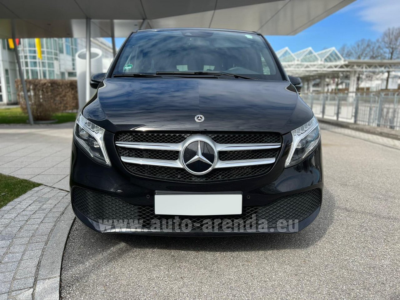 Аренда автомобиля Мерседес-Бенц V-Class (Viano) V300d 4MATIC Extra Long  (1+7 pax) в Берлине