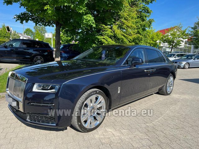 Rental Rolls-Royce GHOST Long in Memmingen airport