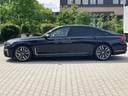 BMW M760Li xDrive V12 для трансферов из аэропортов и городов в Германии и Европе.