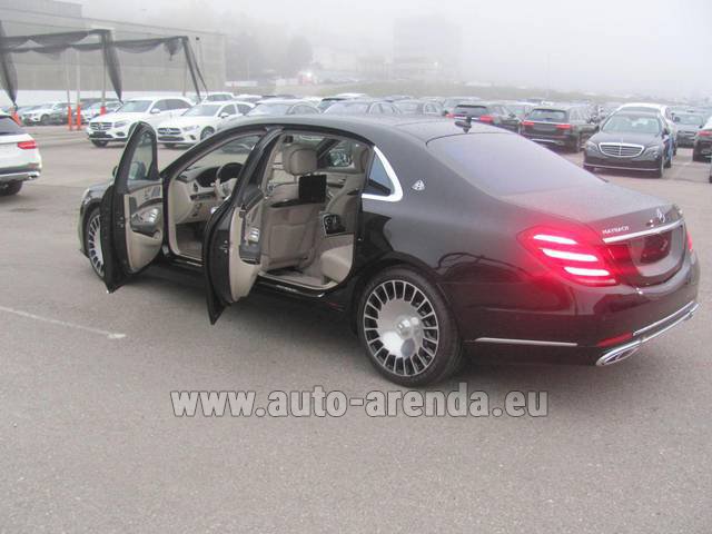 Transfer from Munich to Milan by Mercedes Maybach S580 white car