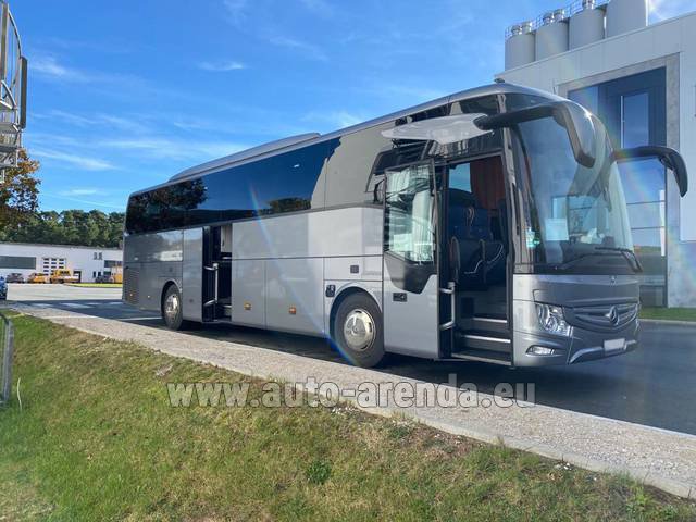 Transfer from Ulm to Munich Airport by Mercedes-Benz Tourismo (49 pax) car